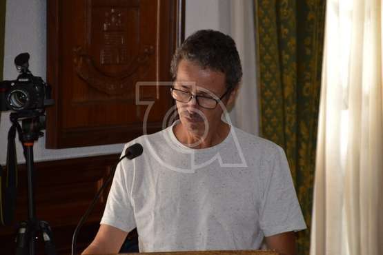 El dirigente vecinal de La Solana, Fernando Mederos, durante su intervención en el Pleno de este lunes (Foto TA)